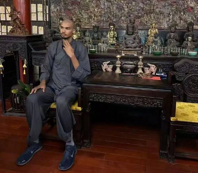 文班亚马“剃度出家” 目前正在少林寺闭关修行