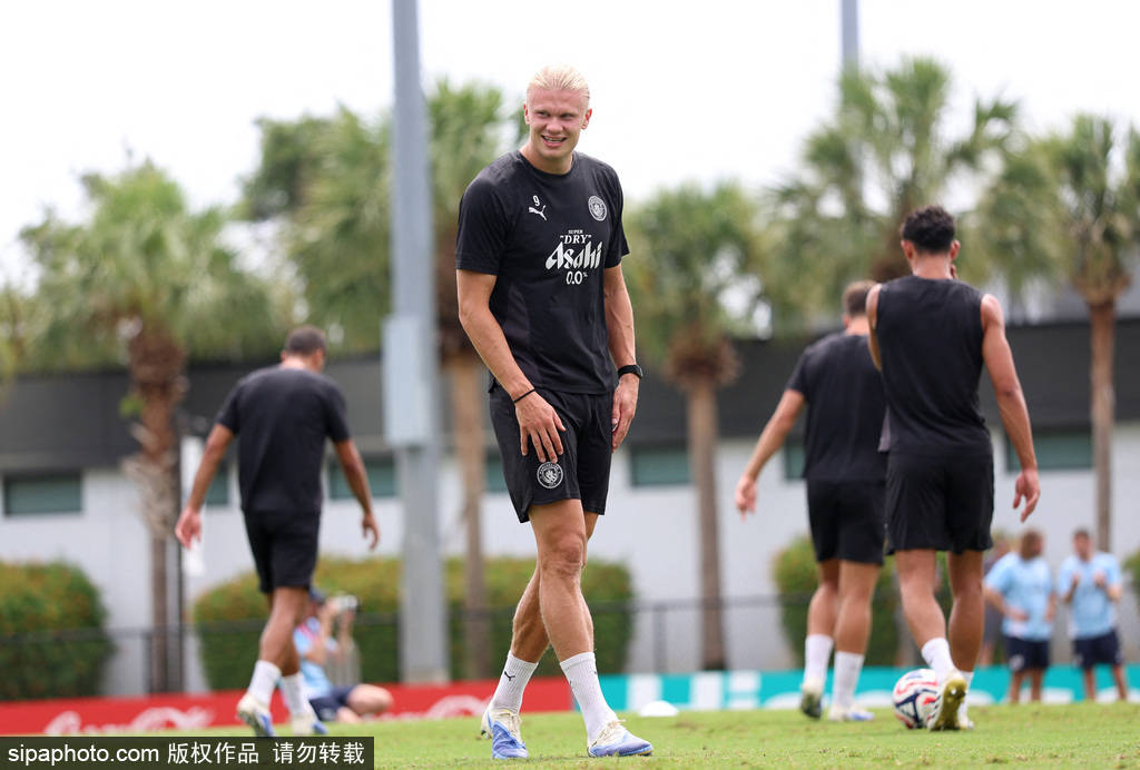 曼联锁定挪威新星赫兰德，马奎尔接班人之争风云再起