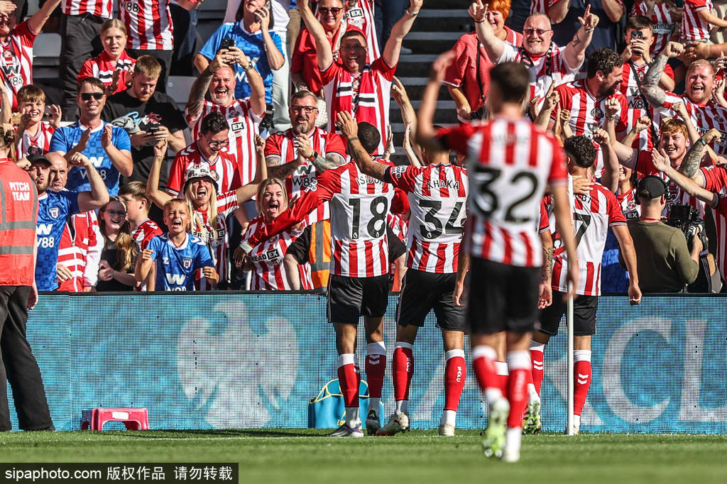 黑猫归来!桑德兰重返英超首秀3球大胜 夏窗豪掷上亿引援